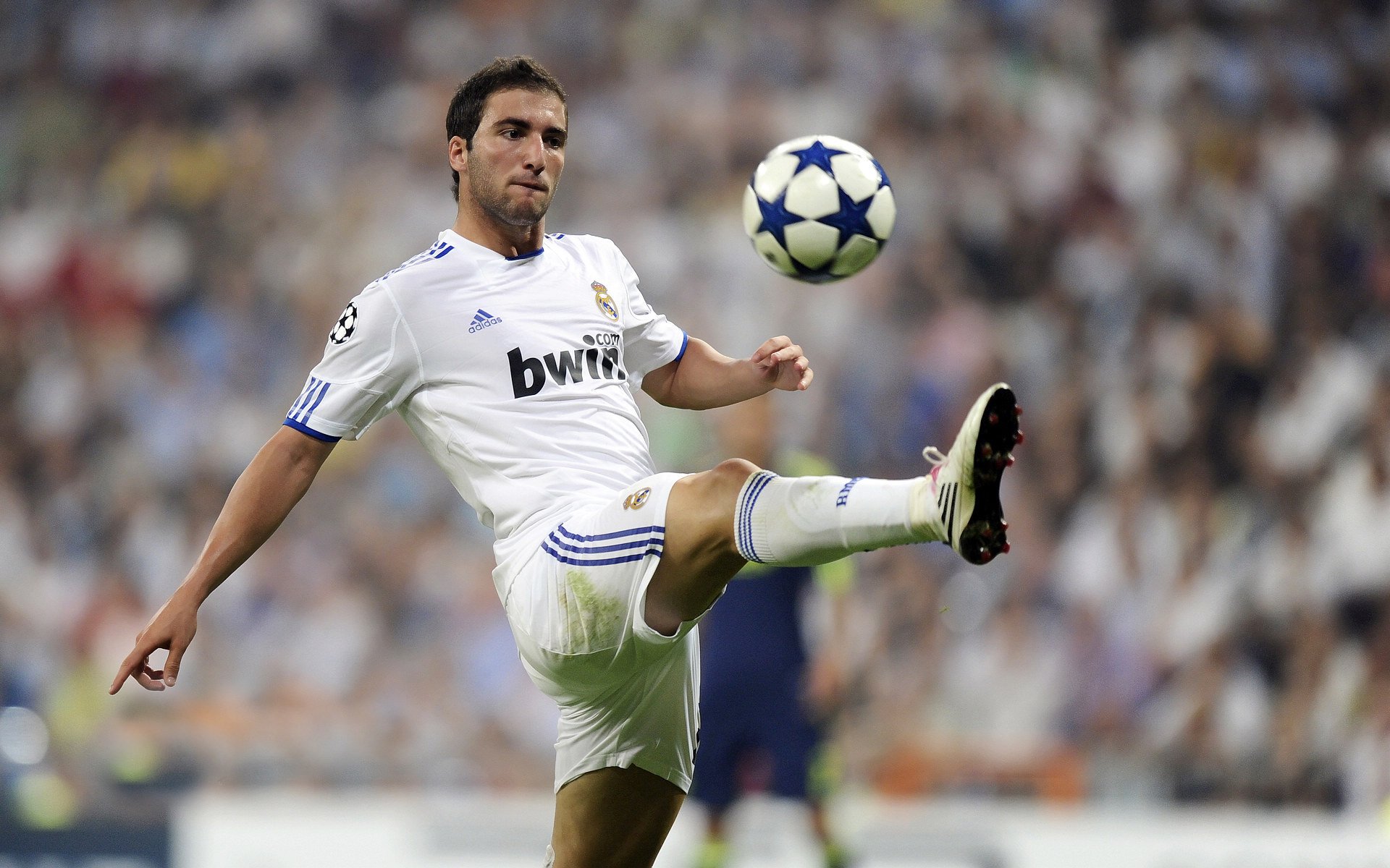 开云体育下载-NBA季后赛焦点战？乌拉圭带走多特蒙德！当跨界叙事成为时代寓言