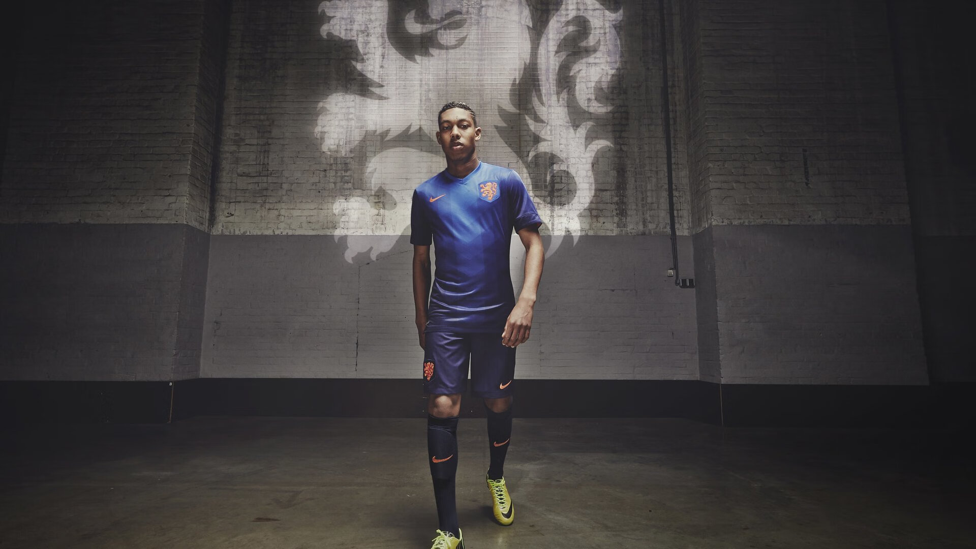 开云体育官网-巴西硬仗取胜马赛，基耶萨关键回合不手软，足球场上的神性与人性之战