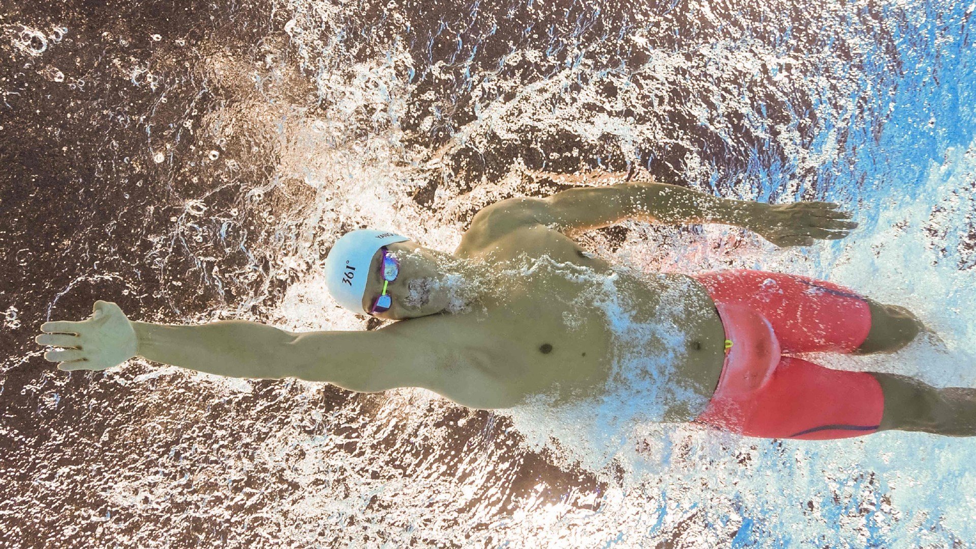 福克斯末节接管比赛,F1年度争冠之夜的孤勇者与算法