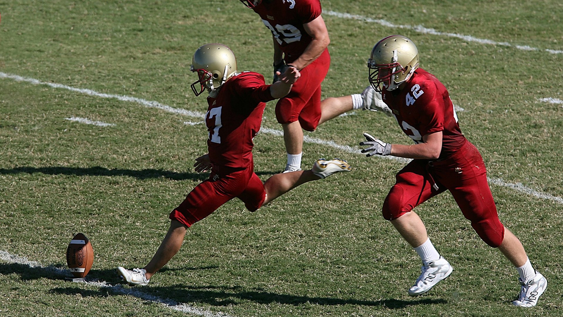 街道轰鸣与绿茵逆转，极限赛道上的瑞士式胜利哲学