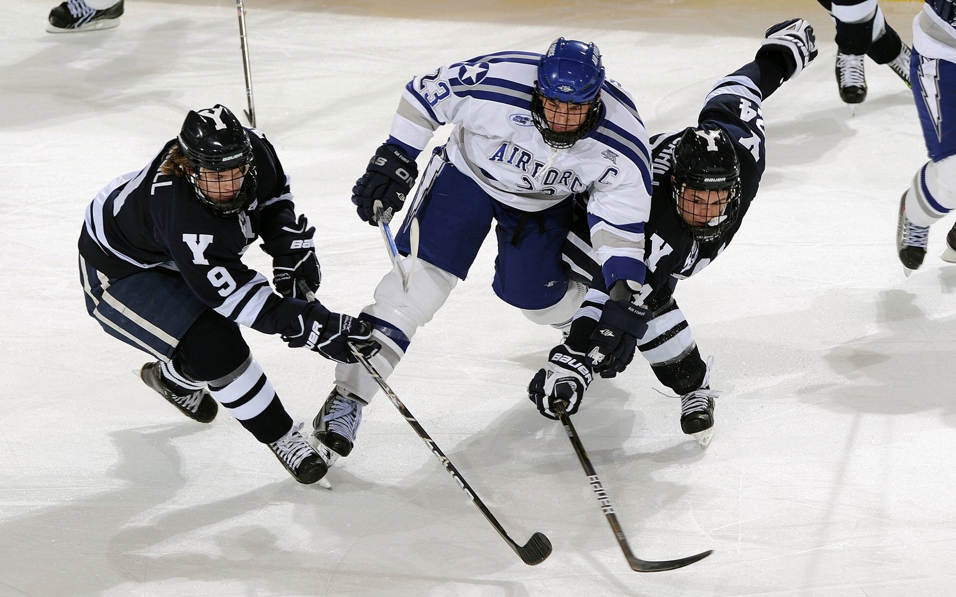 步行者强行终结马刺，米切尔在美加墨世界杯接管比赛，篮球世界的两极叙事